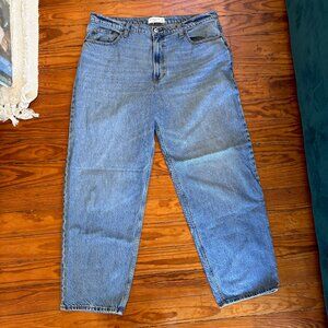 Abercrombie & Fitch - The Taper Jean High Rise - Medium Wash - Size 33/16 R